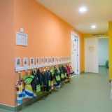 Corredor sala amarela e laranja